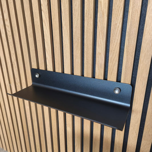 Étagère Wood Vibe 40 cm noire installée sur un Acoupanneau® en chêne clair