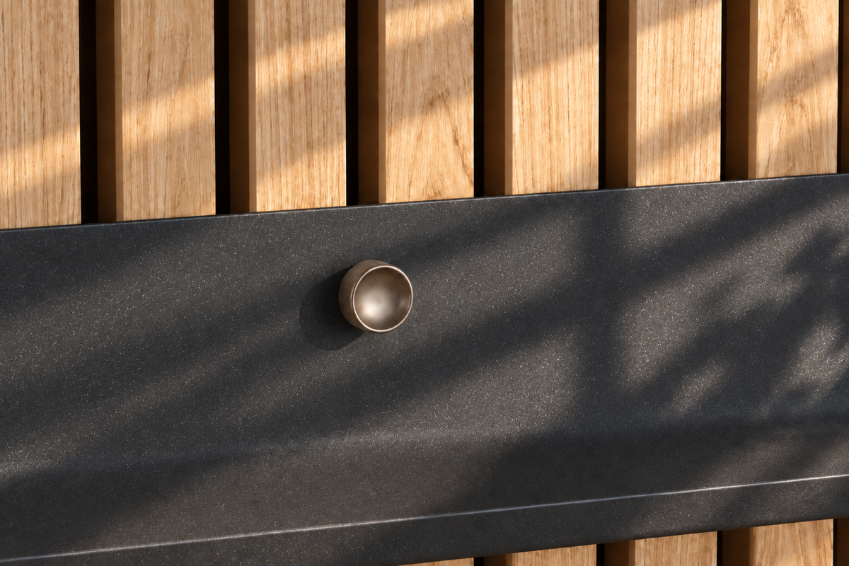 Détail de la fixation · 80 cm — Noir