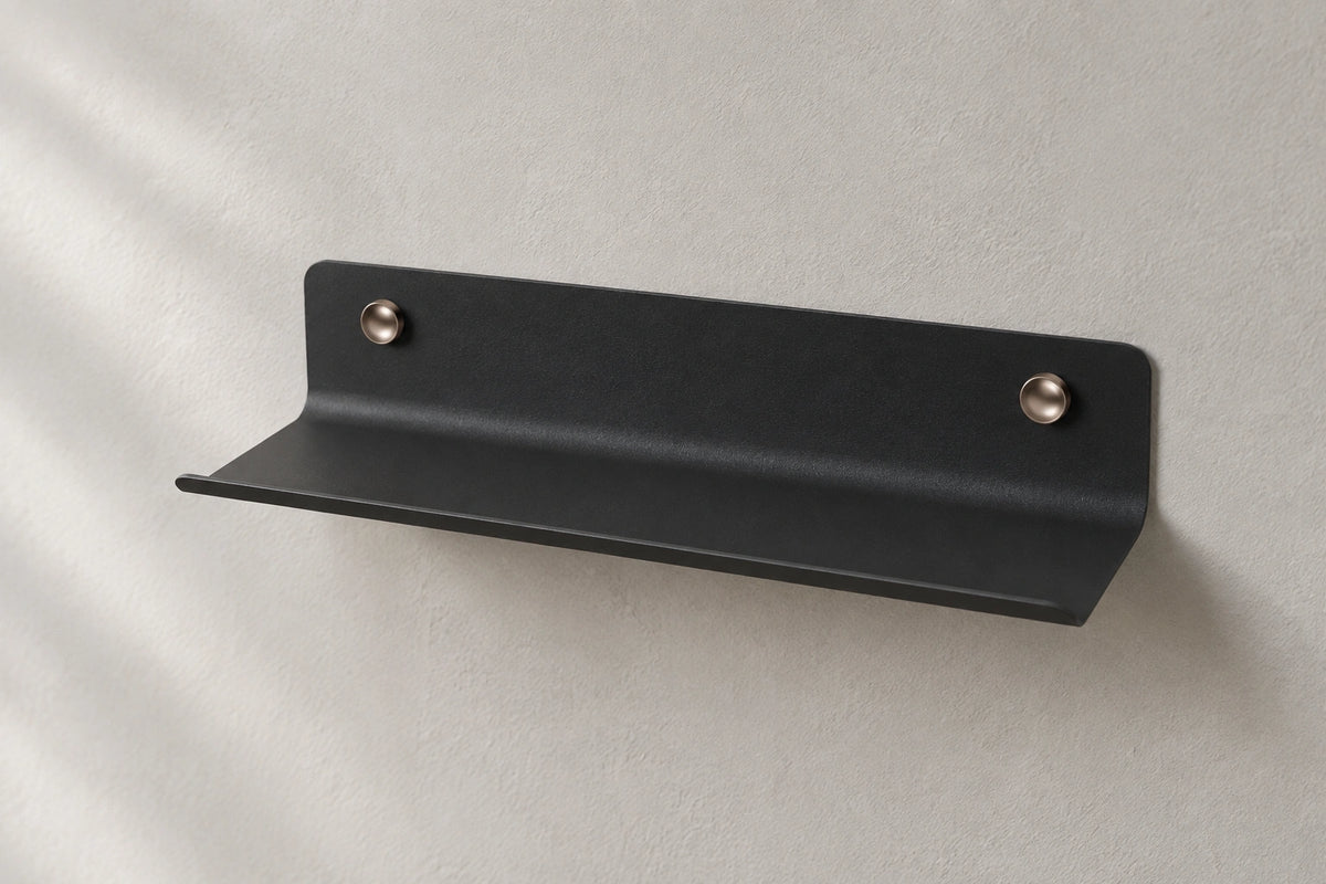 Étagère noir de 40 cm sur mur nu.